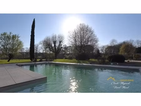propriété de prestige aux portes de toulouse entièrement rénovée avec piscine et dépendanc