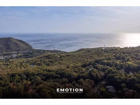 terrain de 23 974 m2 avec vue mer