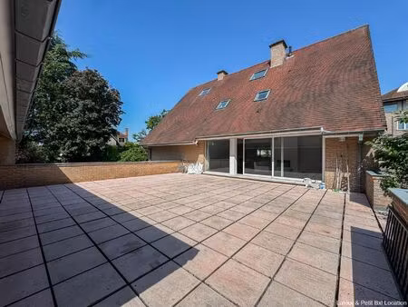maison à louer avec garage et terrasse   uccle (vbe29565)