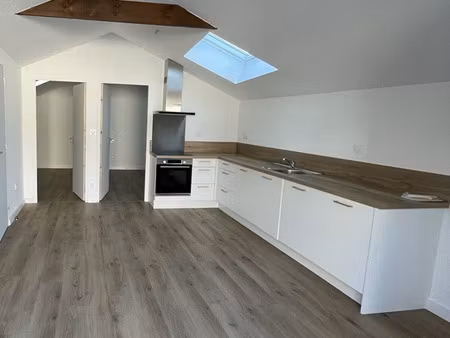 location appartement 3 pièces à landivisiau (29400) : à louer 3 pièces / 41m² landivisiau