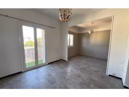 location appartement  51.77 m² t-2 à marseille 10  750 €