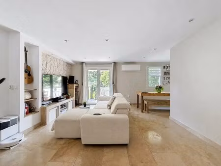 levens - maison mitoyenne de 3pièces de 75m² habitable avec jardin et parking