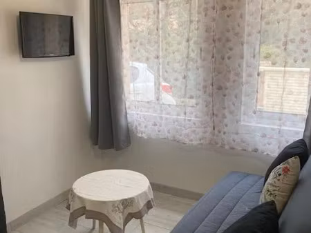 location meublée appartement 1 pièce 24 m² à garéoult (83136)  530 €