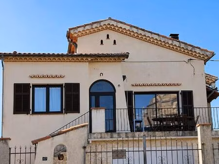 très joli haut de maison
