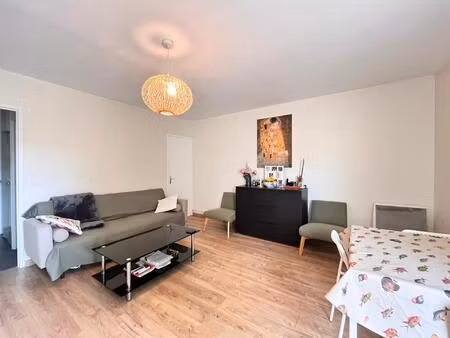 t2 lumineux de 50 m2 - gare saint-jean