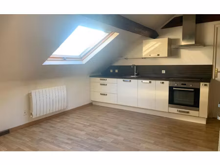 location appartement  m² t-3 à champagne-sur-seine  650 €