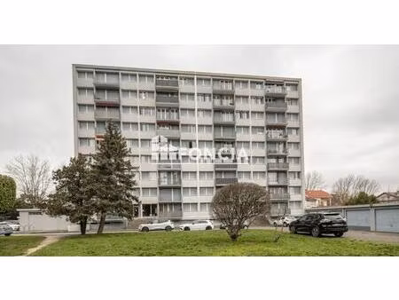 t4 70m2 cave - copropriété ravalée et fermée