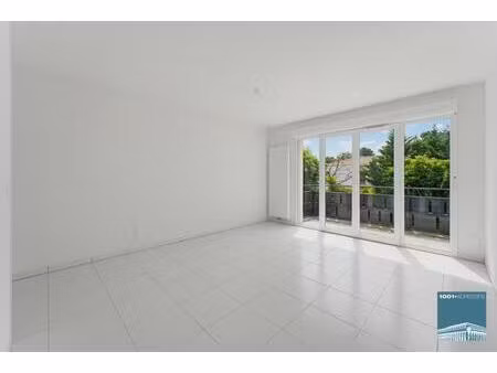 appartement deux pièces avec balcon et parking