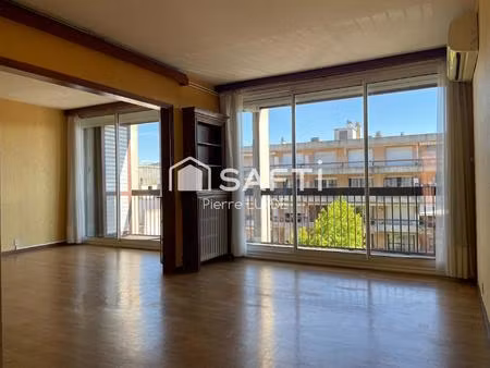 appartement t5 rénové avec balcons et stationnement