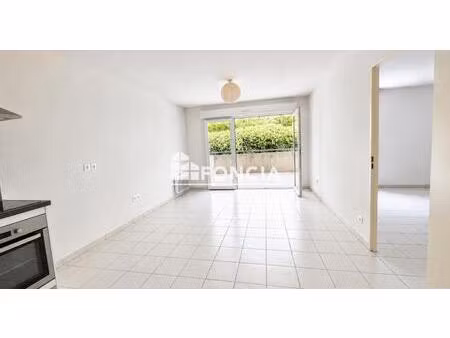 vente t2 nimes residence recente / terrasse/ parking