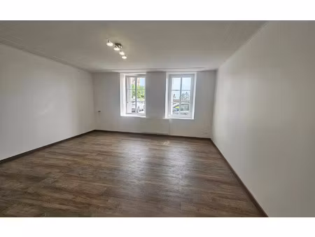 location appartement  m² t-2 à saint-privat-la-montagne  650 €