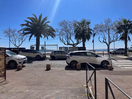 local commercial frejus 60 m2