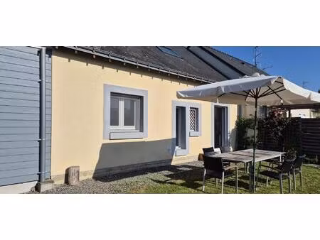 situation idéale pour cette maison de ville à bécon les granits.
