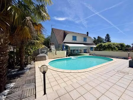 maison familiale de 170 m² avec piscine  sous-sol complet et terrain arboré de 2 570 m² - 