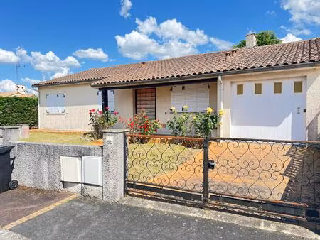 maison plain-pied  3ch  100 m2 + garage 25m2. terrain 621 m2. quartier calme.