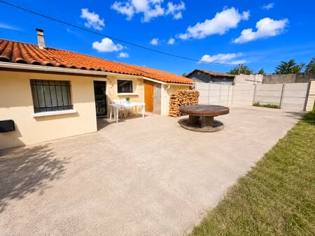 maison dans le centre de saint ciers sur gironde
