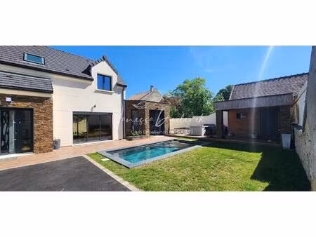 maison contemporaine de 2021 – prestations soignées – piscine chauffée