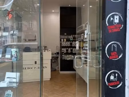 divers commerces à paris (75017)