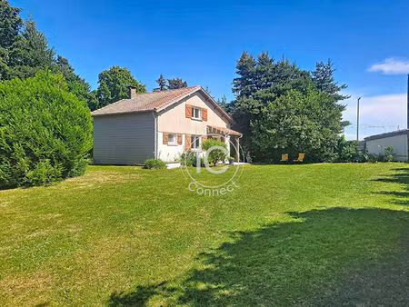 maison à potentiel avec terrain boisé au calme