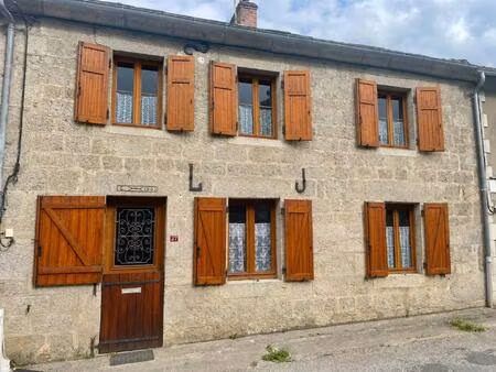 maison de bourg d'environ 76m²