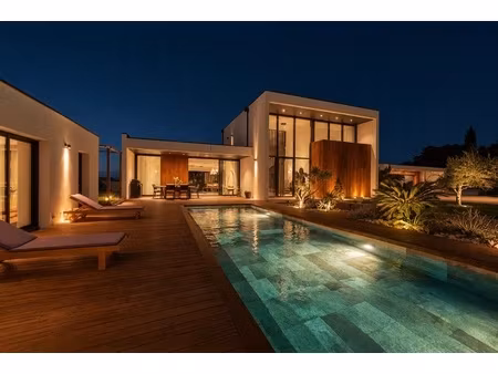 villa contemporaine avec piscine