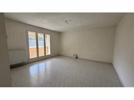 location appartement 3 pièces 65 m² à istres (13800)  960 €