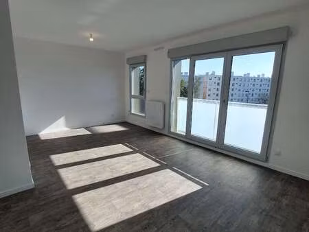 location appartement 2 pièces à saint-herblain (44800) : à louer 2 pièces / 43m² saint-her