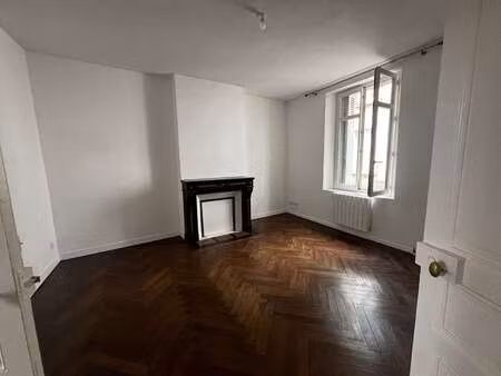 location appartement 2 pièces à saumur (49400) : à louer 2 pièces / 67m² saumur