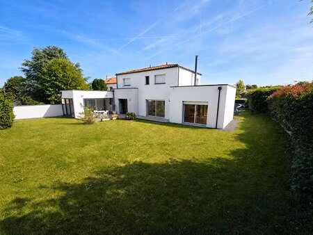 vente maison à chavagnes-en-paillers (85250) : à vendre / 163m² chavagnes-en-paillers