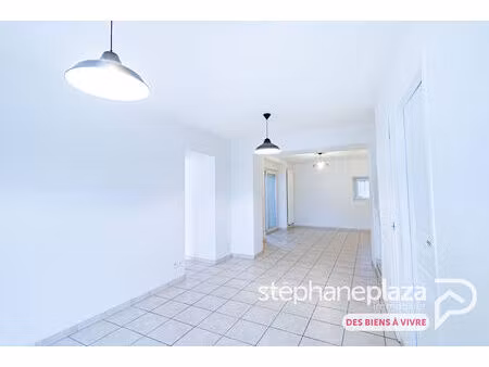 maison ceyzeriat 6 pièce(s) 120 m2 avec cour et patio