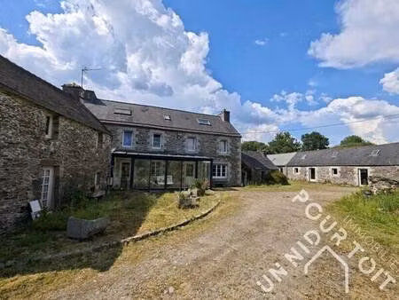 corps de ferme avec gîtes à rénover