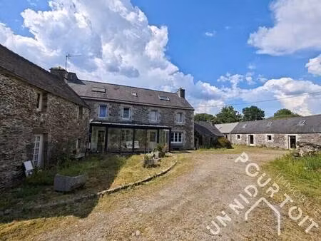 corps de ferme avec gîtes à rénover