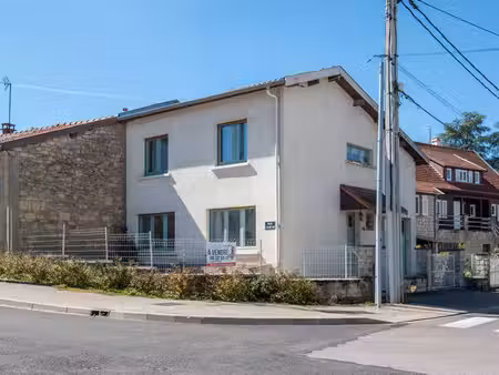 maison à rafraichir comprenant cour  garage et grenier aménageable
