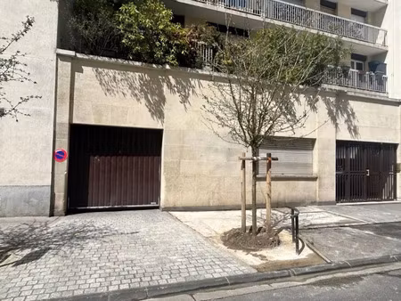location parking 14 m² à vincennes (94300)  100 €
