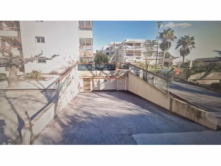 location parking à le lavandou (83980)  180 €