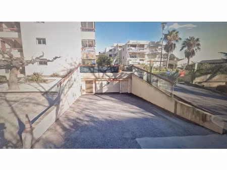 location parking à le lavandou (83980)  190 €