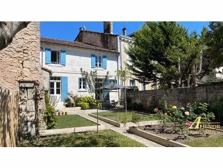 elegant townhouse en pierre rénové avec jardin au cœur de brantôme  dordogne
