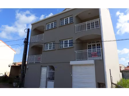 location appartement  m² t-2 à rivière-salée  803 €