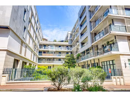 grand studio avec parking joinville avenue de paris