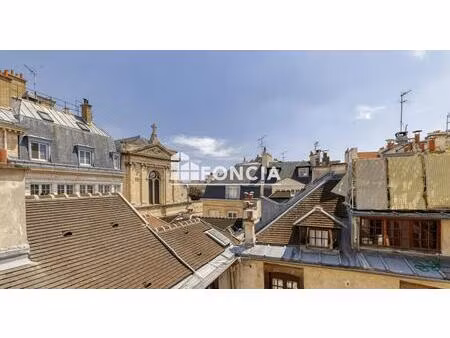 paris iv – rue aubriot – studio au calme et lumineux avec vue degagee