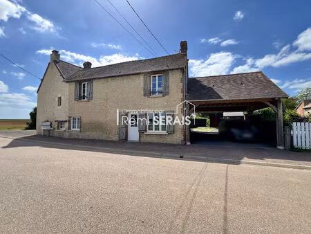 maison en pierre avec jardin proche de falaise