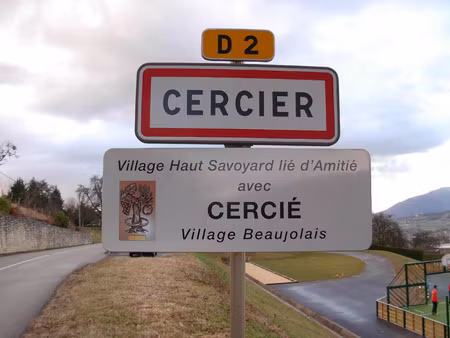 terrain 835 m² cercier