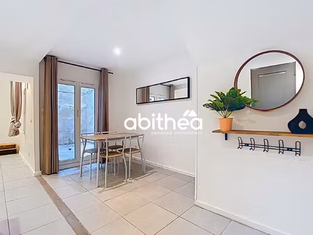 à louer - location meublée - appartement t2 bis + cour exter