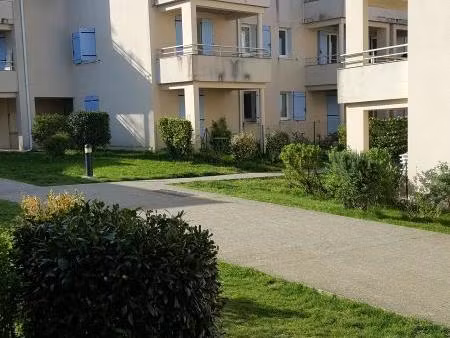 à louer : t3 en rez-de-chaussée avec terrasse – résidence le hameau d’estella – castelmaur