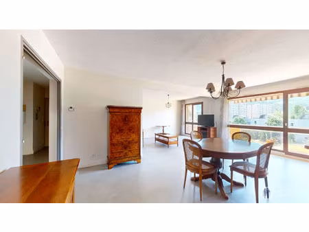 appartement 5 pièces  domaine jean jaurès  en dernier étage