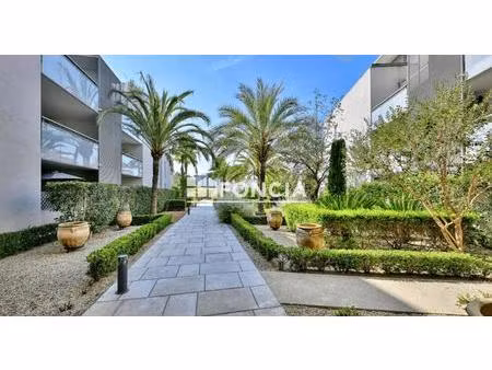 rare sur le secteur : t3 avec terrasse de 64 m² et piscine dans résidence récente !