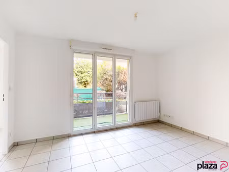 appartement ville la grand t2 bis + parking