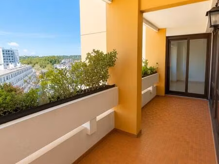 appartement t4 avec balcons  garage double et cave