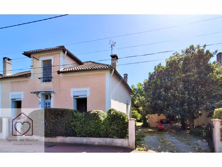 maison de ville avec jardin et dépendance