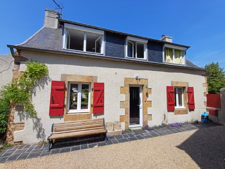 plouezoc'h  coeur du bourg  maison 1800 en pierre  deux chamb